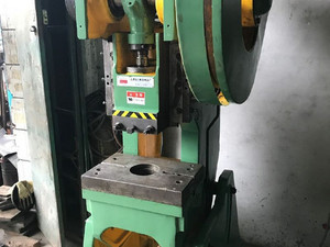 處理閑置資產，轉讓一批準新氣動與普通沖床